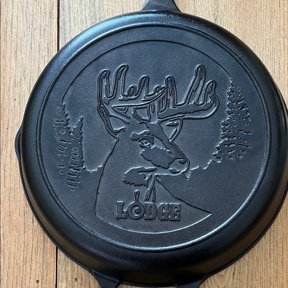 Lodge Other - Lodge Black Cast Iron Skillet with Deer Design